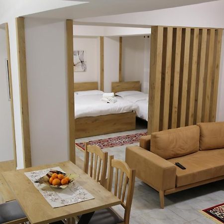 Modern Marvel Apartment Круя Экстерьер фото