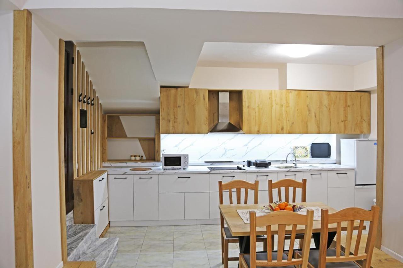 Modern Marvel Apartment Круя Экстерьер фото