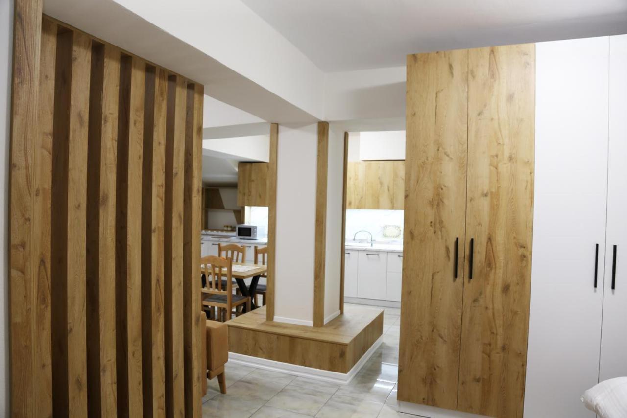 Modern Marvel Apartment Круя Экстерьер фото